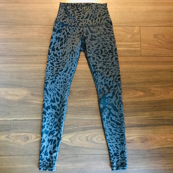 lululemon athletica Pants - Lululemon Women’s Wunder Under Leggings